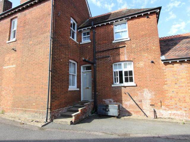 2 bedroom ground flat to rent
