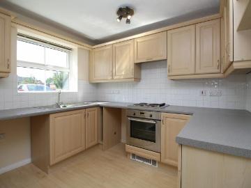 2 bedroom ground flat to rent