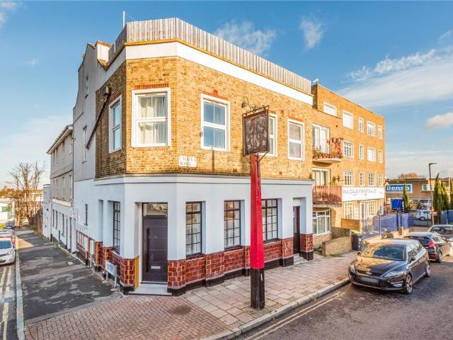2 bedroom ground flat to rent