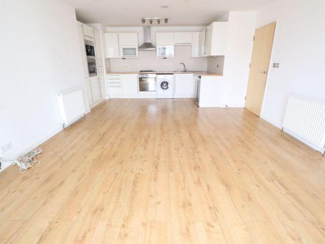 2 bedroom ground flat to rent
