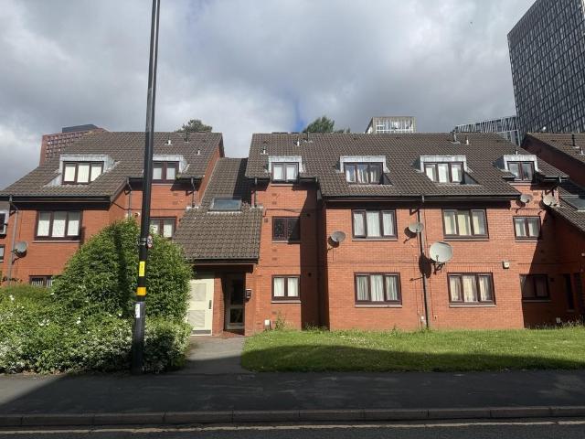 2 bedroom ground flat to rent