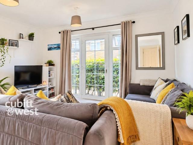 2 bedroom ground flat to rent