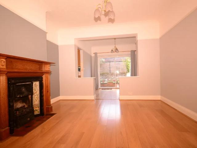 2 bedroom ground flat to rent