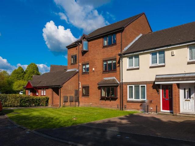 2 bedroom ground flat to rent
