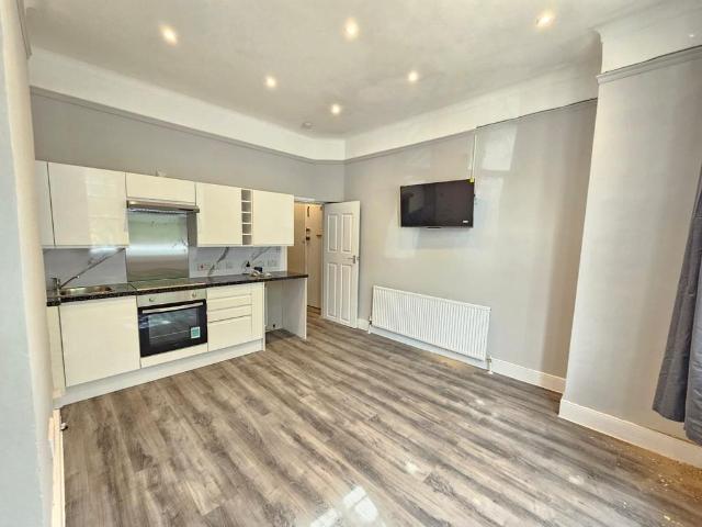 2 bedroom ground flat to rent