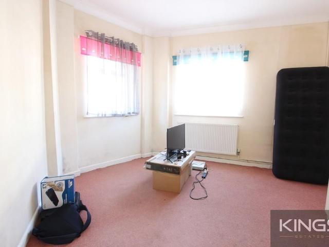 2 bedroom ground flat to rent
