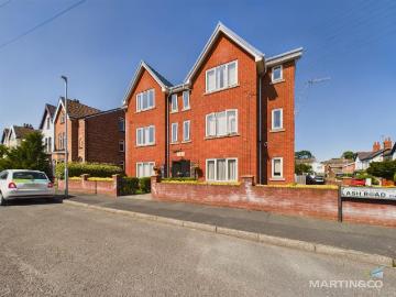 Flat to rent in Bebington Wirral - Equipped kitchen