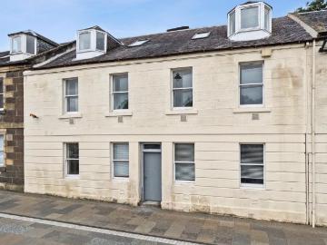 2 bedroom ground flat to rent