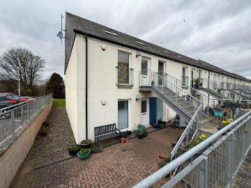 2 bedroom ground flat to rent