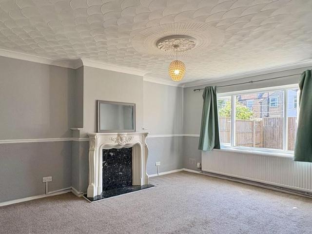 2 bedroom ground flat to rent