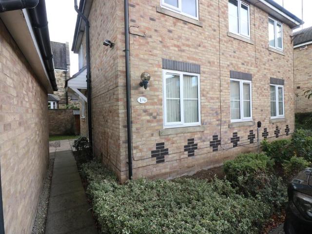 2 bedroom ground flat to rent