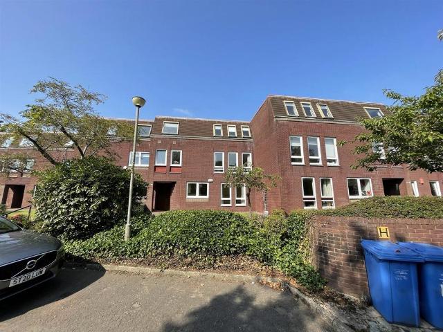 2 bedroom ground flat to rent