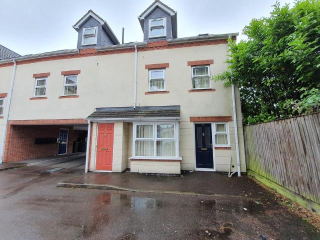 2 bedroom ground flat to rent
