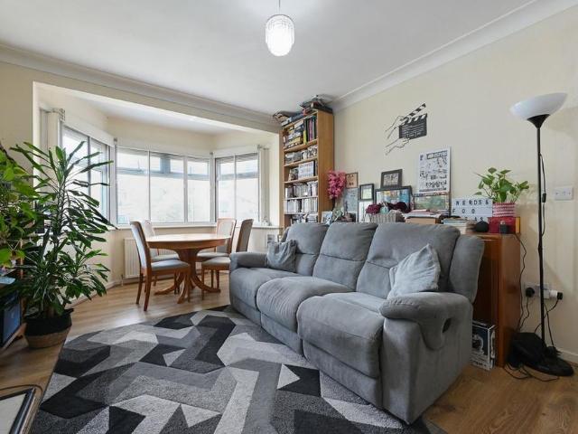 2 bedroom ground floor maisonette to rent