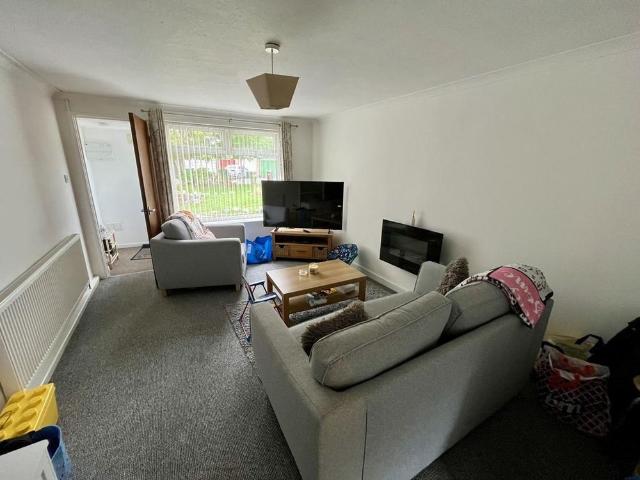 2 bedroom ground floor maisonette to rent