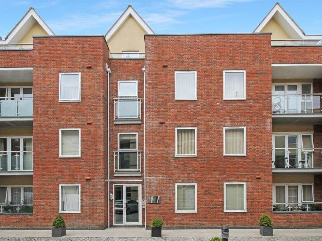 2 bedroom Ground Floor Apartment in. 2 bed apartment to rent £1,500 pcm £346 pw