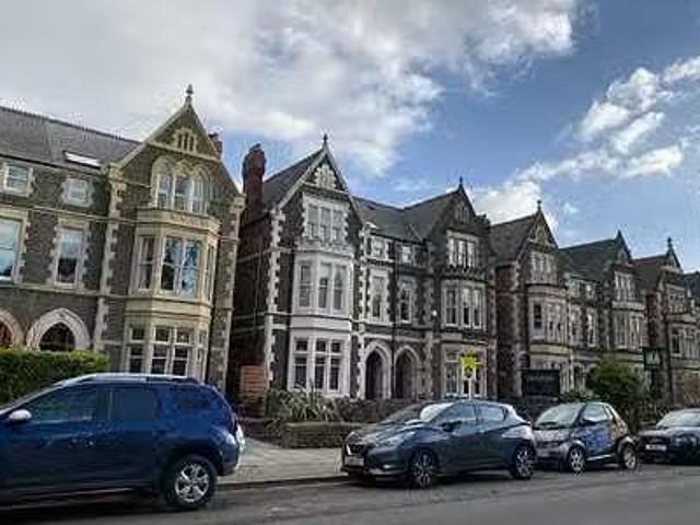 2 bedroom ground floor flat for rent in Cathedral Road,, Card.