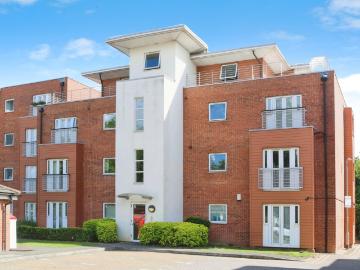 2 Bedroom Ground Floor Flat for rent in Hawkes Close, Langley