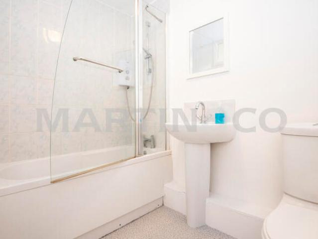 2 bedroom ground floor flat for rent in Heath Court, 28 Hollybush Hill, Wanstead, E11