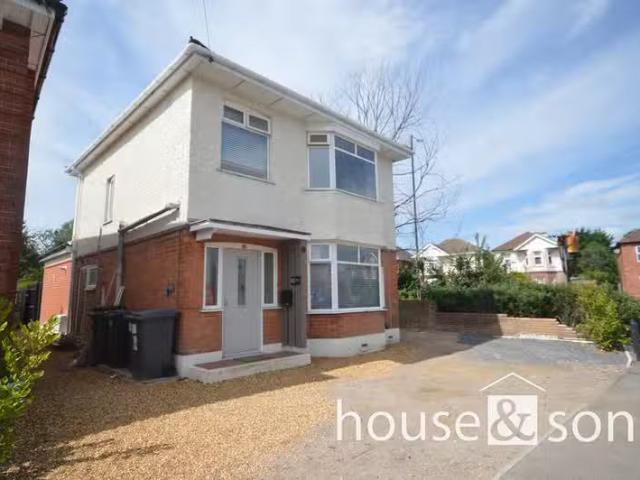 2 bedroom ground floor flat for rent in Victoria Avenue, Winto.