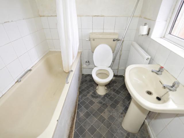 2 bedroom ground floor flat for sale in Dorset Road, London, E7