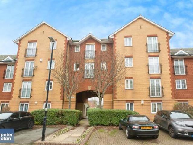 2 bedroom ground floor flat for sale in Harrison Way, Cardiff, CF11