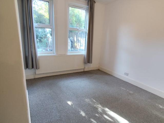 2 bedroom ground floor flat to let in leyton E10