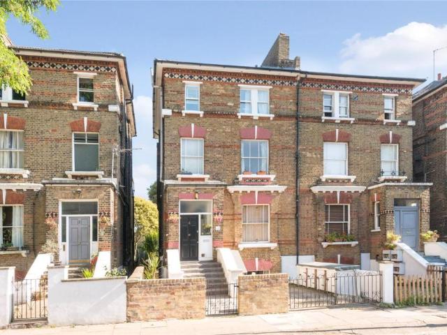 2 Bedroom Ground Floor Flat To Let in London, N7