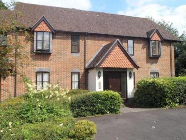2 bedroom Ground floor flat To Let