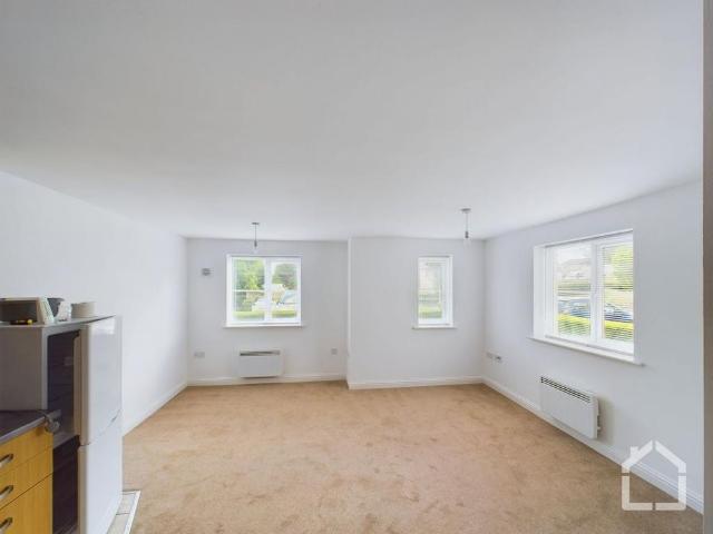 2 bedroom ground floor flat to rent
