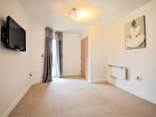 2 bedroom ground floor flat to rent