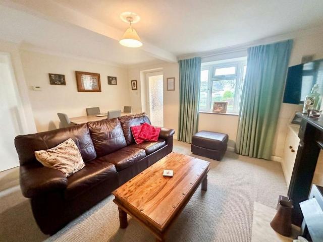 2 bedroom ground floor flat to rent