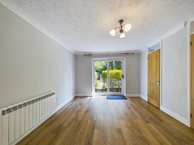 2 bedroom ground floor flat to rent