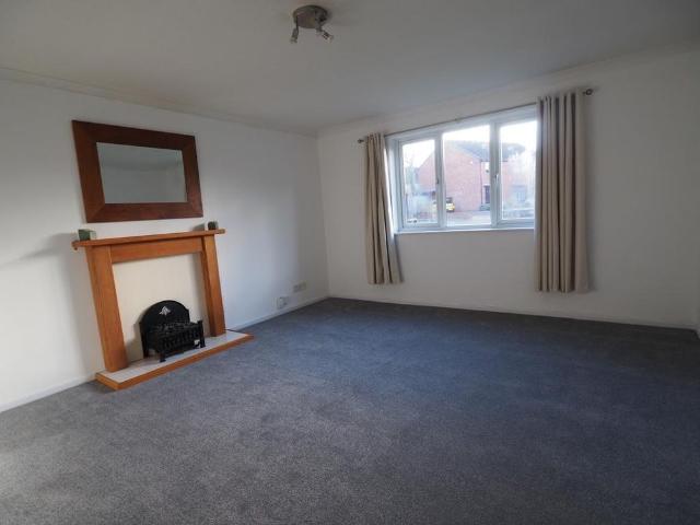 2 bedroom ground floor flat to rent