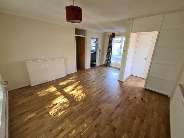2 bedroom ground floor flat to rent