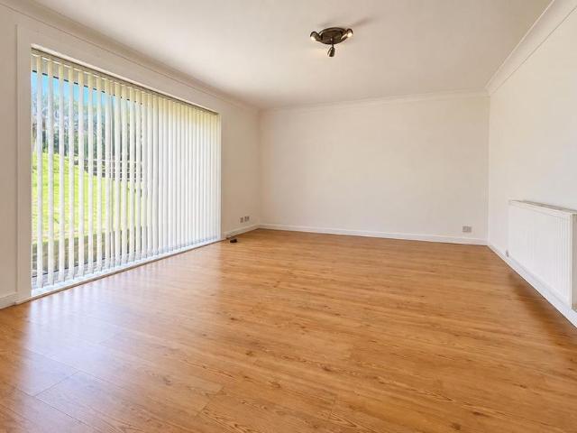 2 bedroom ground floor flat to rent
