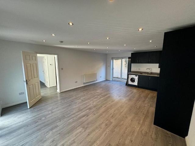2 bedroom ground floor flat to rent