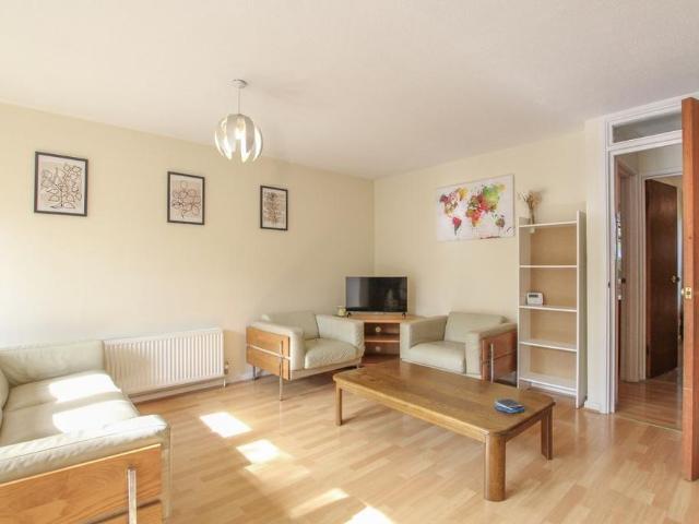 2 bedroom ground floor flat to rent