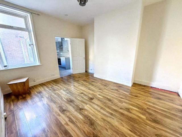 2 bedroom ground floor flat to rent