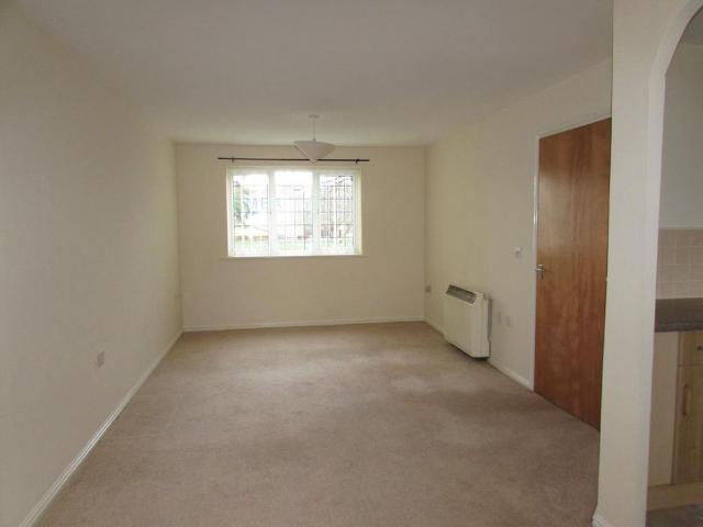 2 bedroom ground floor flat to rent