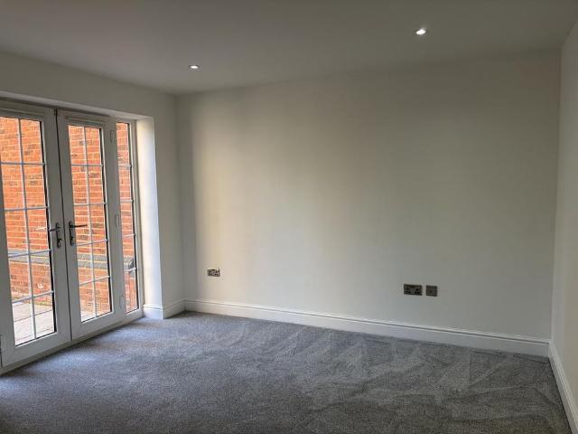 2 bedroom ground floor flat to rent