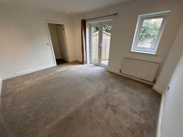 2 bedroom ground floor flat to rent