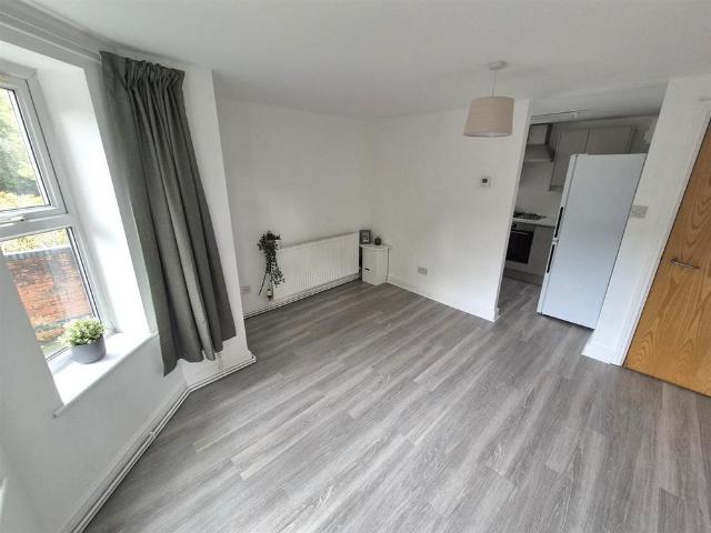 2 bedroom ground floor flat to rent