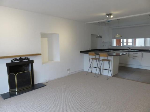 2 bedroom ground floor flat to rent
