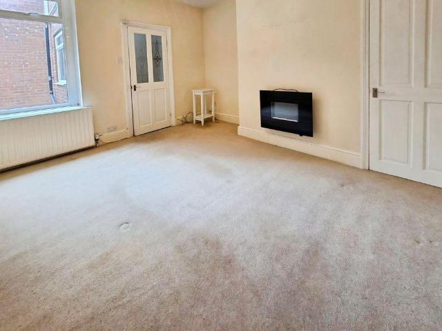 2 bedroom ground floor flat to rent