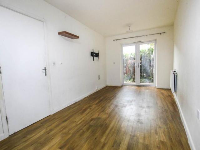 2 bedroom ground floor flat to rent