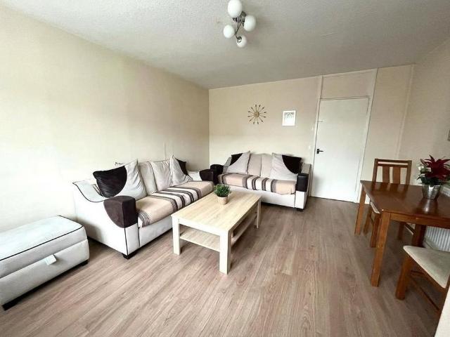 2 bedroom ground floor flat to rent