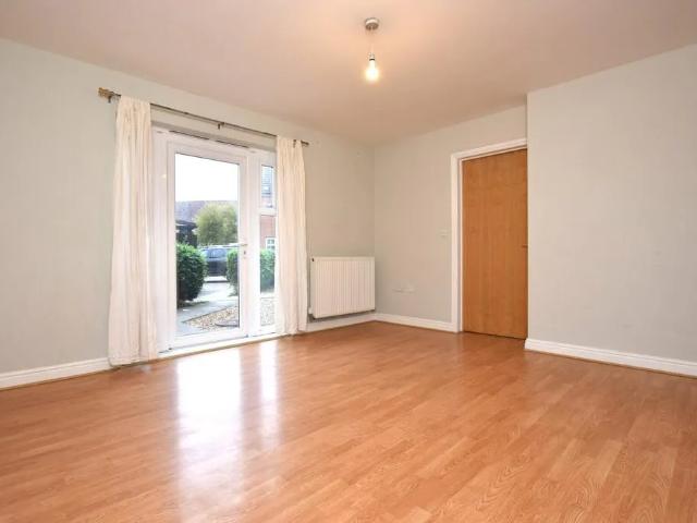 2 bedroom ground floor flat to rent