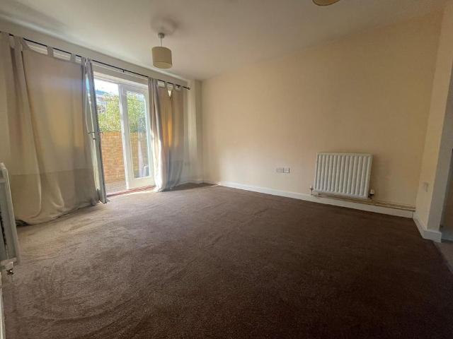 2 bedroom ground floor flat to rent