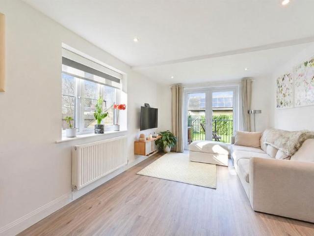 2 bedroom ground floor flat to rent